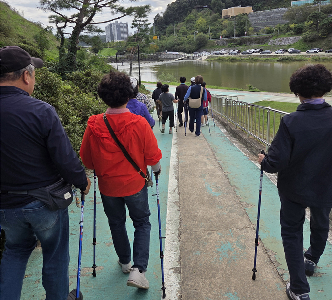 ▲ 영주시보건소는 오는 11월 1일부터 15일까지 15일간 모바일 앱 ‘워크온(WalkOn)’을 활용한 ‘11월 걷기 챌린지’를 진행한다(자료사진)