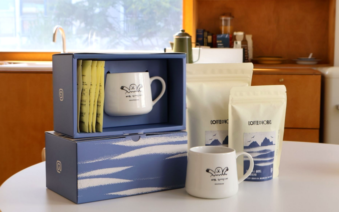 ▲ 울릉도에서 독도기념품을 제작해온 독도문방구(대표 김민정)가 SPC그룹의 스페셜티 커피 브랜드 ‘커피앳웍스’와 손잡고 10월 25일 ‘독도의 날’을 맞아 한정판 ‘독도블랜드’를 출시했다. 사진 독도문방구