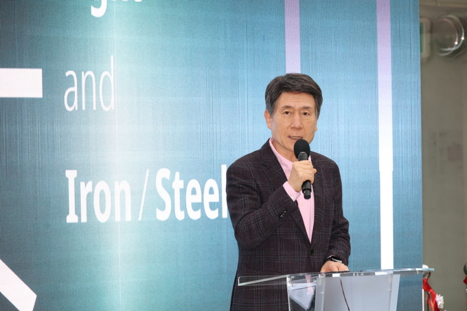 ▲ 빛과 쇠’를 주제로 한 ‘2025 포항스틸아트페스티벌’이 지난 25일 동빈문화창고1969에서 14번째 축제의 막을 올렸다.