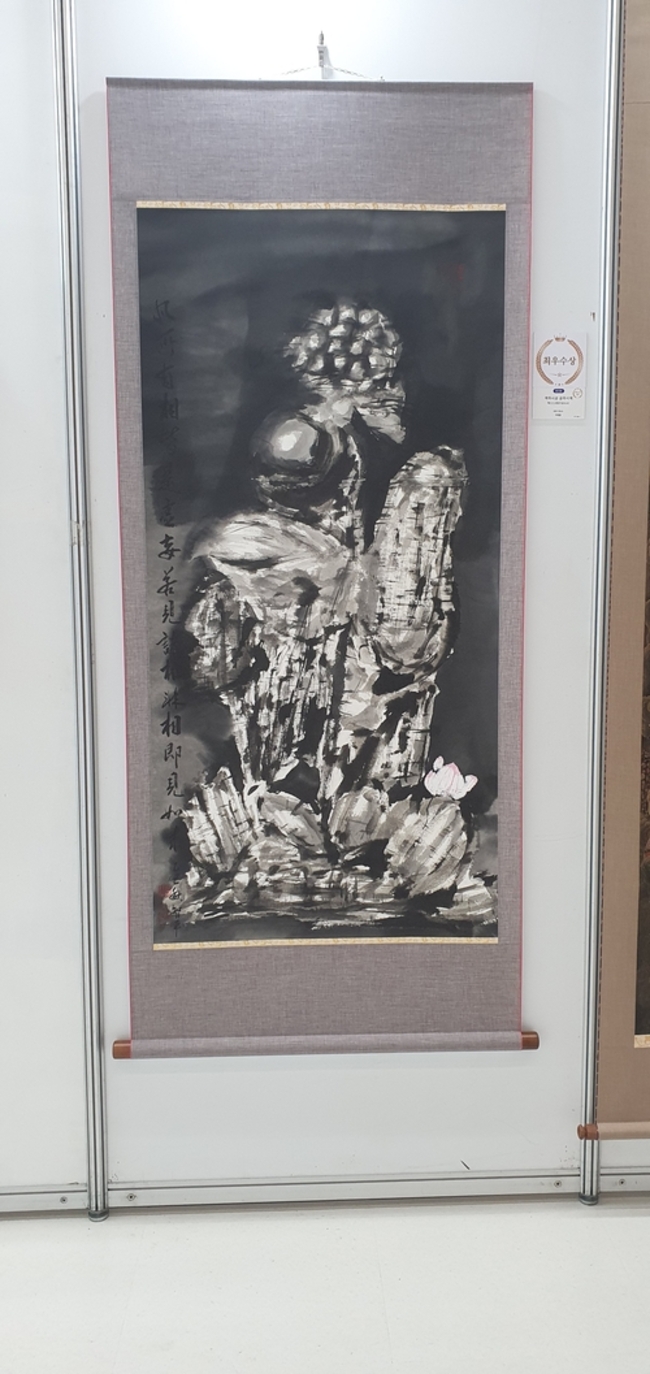 ▲ 지난 24일부터 오는 28일까지 한동대학교 제네시스랩에서 열리고 있는 ‘제54회 교정작품전시회’ 모습. 황영우 기자