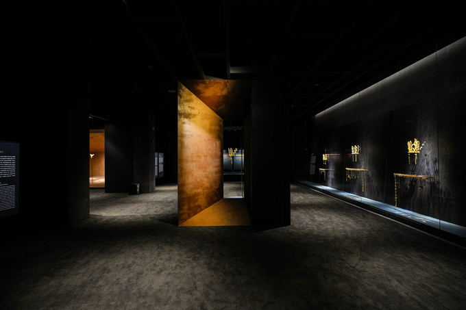 ▲ 국립경주박물관이 신라 금관을 주제로 개최하는 특별전의 ‘금관의 방’ 모습. 국립경주박물관