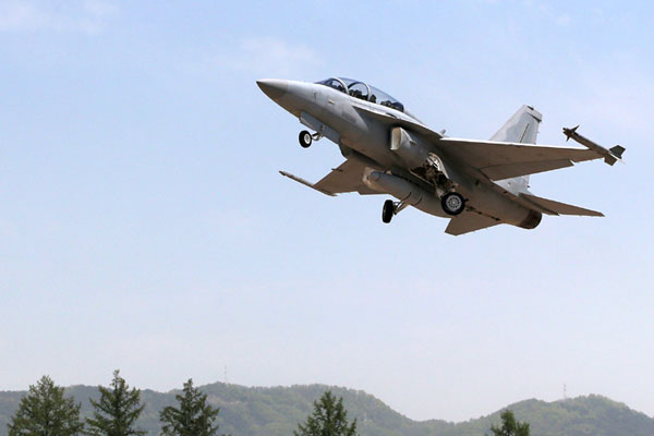 ▲ 제16전투비행단에서 전투기가 활주로에서 이륙하는 장면, 경북일보DB