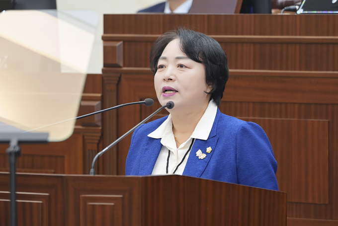 ▲ 안동시의회 정복순 의원(옥동·민주당)은 27일 농촌소멸과 기후위기라는 이중의 위기를 극복할 핵심 대안으로 ‘안동형 햇빛연금 지역순환경제모델’ 구축을 제안했다.