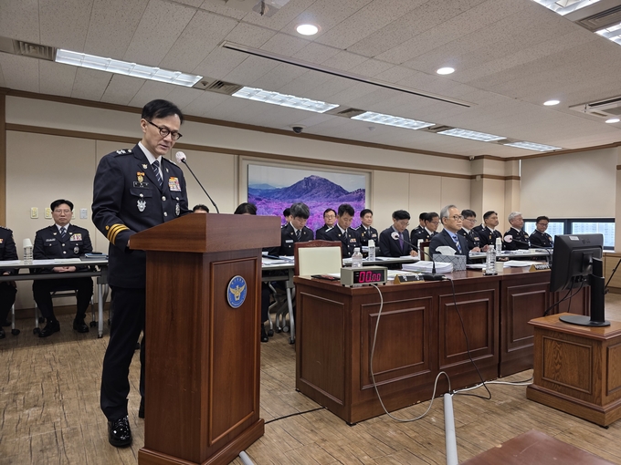 ▲ 김병우 대구경찰청장이 27일 국회 행정안전위원회 국정감사에 앞서 조직 구성원을 소개하고 있다. 전재용 기자