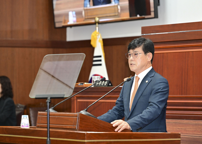 ▲ 김천시의회 김석조 의원이 5분자유발언을 통해 ‘현장 점검 후속조치 시스템’의 조속한 구축을 촉구하고 있다.