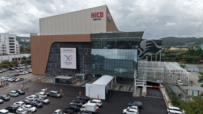 ▲ 2025 APEC 정상회의를 앞두고 29일부터 회원국 정상급 인사들이 경주로 집결하면서 천년고도 경주가 세계의 주목을 받게 됐다. 사진은 2025 APEC 정상회의 주회의장인 하이코 전경.