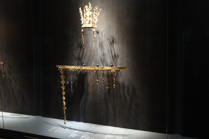 ▲ 경주 APEC 정상회의와 국립경주박물관 개관 80주년을 기념한 특별전 ‘신라 금관, 권력과 위신’이 27일 국립경주박물관에서 공개돼 전시되고 있다.김영환 기자 yhk@kyongbuk.com