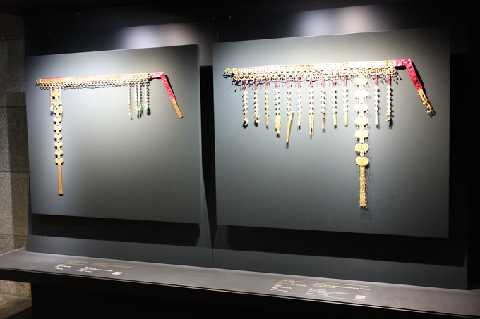 ▲ 경주 APEC 정상회의와 국립경주박물관 개관 80주년을 기념한 특별전 ‘신라 금관, 권력과 위신’이 27일 국립경주박물관에서 공개돼 전시되고 있다.김영환 기자 yhk@kyongbuk.com