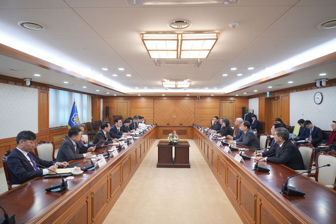 ▲ 김민석 국무총리가 29일 오전 서울 종로구 정부서울청사에서 제3회 한·중 지사·성장 회의 참석차 방한한 중국 측 대표단을 접견하고 있다. 국무총리실 제공