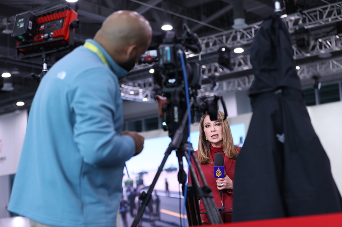 ▲ 29일 오전 경주APEC 국제미디어센터에 국내외 취재진들이 속속 자리한 가운데 한 외신기자가 취재하고 있다. 김영환 기자 yhk@kyongbuk.com