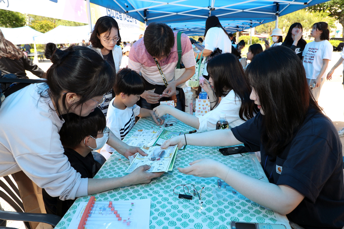 ▲ 올해로 20회를 맞은 ‘안동 길거리 과학마당’이 내달 1일부터 2일까지 이틀간 웅부공원 일원에서 열린다.