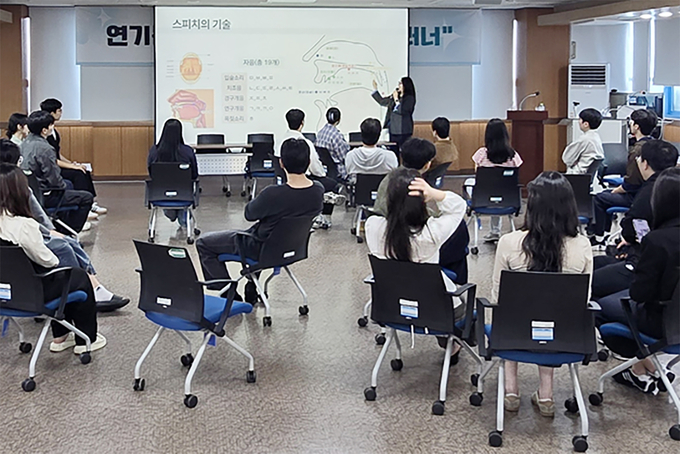 ▲ 대구한의대 대학일자리플러스센터는 최근 연극 및 즉흥극 기법을 활용한 ‘연기를 통해 배우는 면접스피치 캠프’를 운영했다.  면접스피치 캠프. 대구한의대.