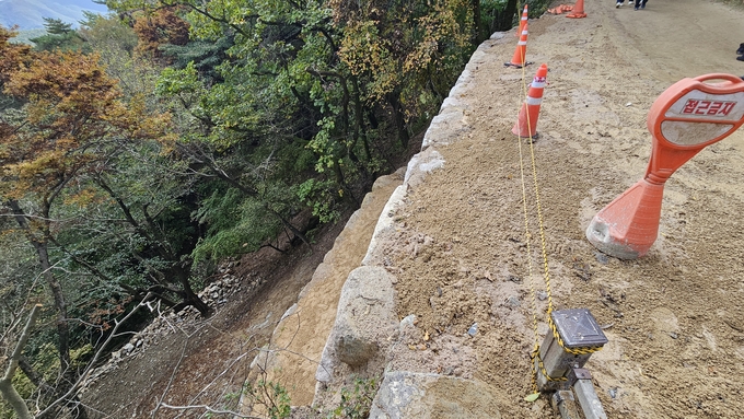 ▲ 경주시가 4억 8000만 원의 예산을 투입해 지난 7월 폭우로 붕괴된 석굴암 진입로 석축을 완전히 복구했다.