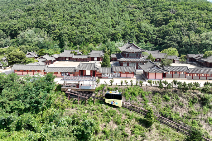 ▲ ‘선덕여왕’, ‘안시성’ 등 대형 사극이 촬영된 가은오픈세트장 전경.