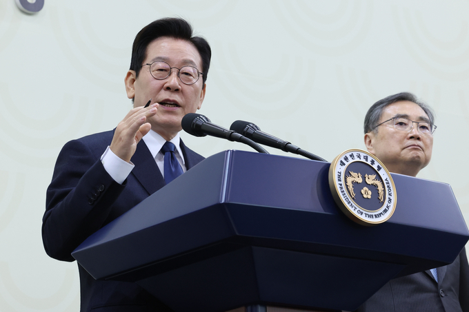 ▲ 이재명 대통령이 1일 경주화백컨벤션센터(HICO)에서 열린 2025 아시아태평양경제협력체(APEC) 정상회의 기자회견에서 발언하고 있다. 연합