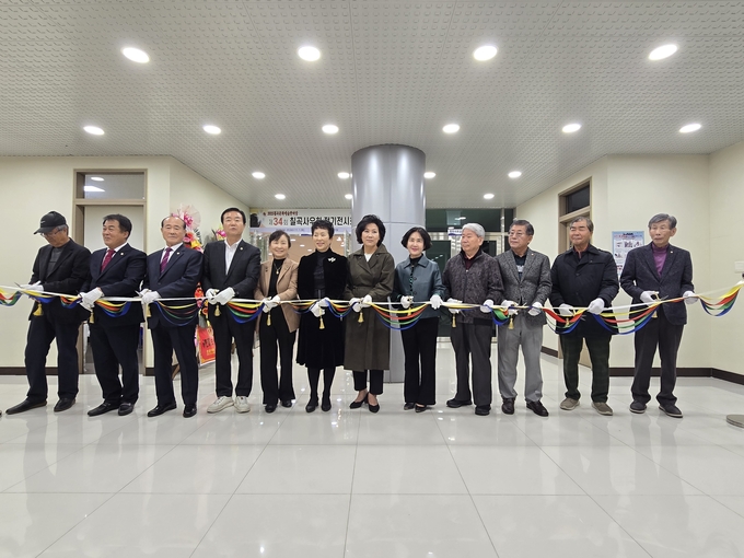 ▲ 칠곡군을 중심으로 활동하는 지역 사진예술 동호회 ‘칠곡사우회’가 제34회 정기 사진전을 지난 10월 29일부터 11월 1일까지 칠곡군민회관 전시실에서 개최했다.