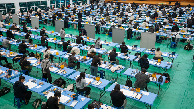 ▲ 동국대 WISE 캠퍼스가 지난 1일 실시한 2026학년도 수시모집 디자인미술학과 실기고사에 지원한 수험생들이 차분하게 시험을 치러고 있다. 동국대학교 WISE캠퍼스