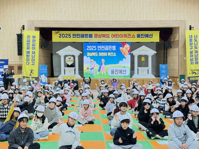 ▲ 울진지역 학생들이 자신감 넘치는 기세로 문제 풀이에 나섰다.