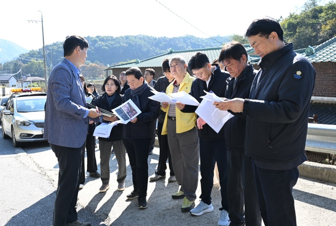 ▲ 대구 군위군의회는 3일부터 4일까지 이틀간 군위읍, 효령면,  삼국유사면, 산성면 등 소나무재선충병 방제사업을 비롯한 주요 사업 현장을 둘러보고 있다. 군위군의회