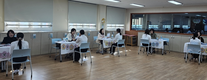 ▲ 포항상공회의소는 4일 선린대에서 유아교육과 졸업예정자를 대상으로 소규모 취업상담회를 개최했다.