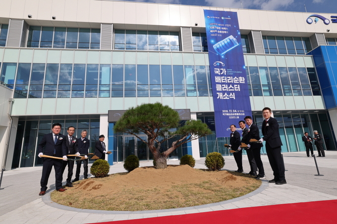 ▲ 포항시는 4일 포항블루밸리 국가산업단지에서 ‘국가배터리순환클러스터 개소식’을 개최했다.