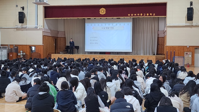 ▲ 경산시는 3일 하양여자중학교 학생들을 대상으로 ‘마약류 예방 교육’을 실시했다. 경산시.