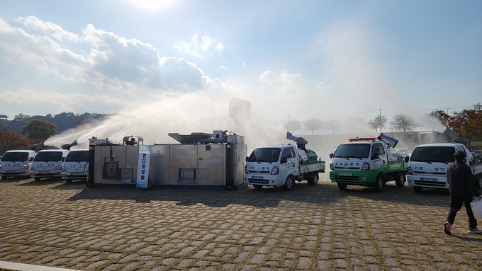 ▲ 구미시는 낙동강체육공원에서 경북도, 축협, 생산자단체 등 관계기관이 참여한 가운데 구제역 발생 대비 가상방역훈련(CPX)을 실시했다.