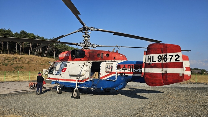 ▲ 경북소방본부가 대형 산불에 대응하기 위해 임차한 도 러시아제 대형 헬기 KA-32(카모프)