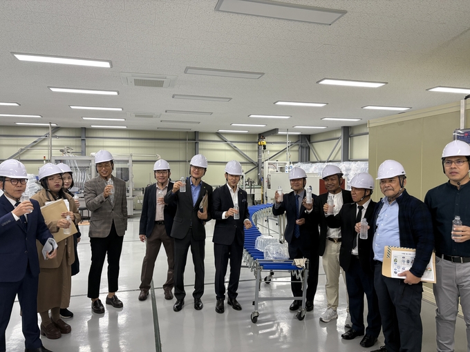 ▲ 5일 태국 푸켓 직업전문학교장 일행이 경산정수장의 고도정수처리 시스템에 깊은 감명을 표하며, 양 지역 간의 물 관리 및 직업 교육 분야 교류에 대한 기대감을 높였다. 경산시.