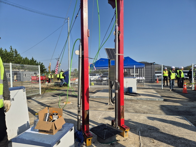 ▲ 포항시는 5일 ㈜희송지오텍이 북구 흥해읍 지열발전부지 내에 심부지진계 2세트를 안전하게 재설치했다고 밝혔다.