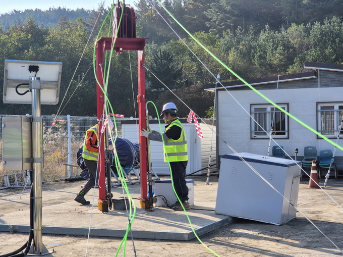 ▲ 포항시는 5일 ㈜희송지오텍이 북구 흥해읍 지열발전부지 내에 심부지진계 2세트를 안전하게 재설치했다고 밝혔다.