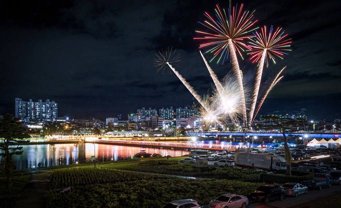 ▲ 영천관광 전국사진공모전 입상작-불꽃놀이(이상영).  영천시 제공