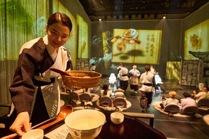 ▲ 안동시립공연단의 창립 첫 작품인 이머시브(immersive) 다이닝 공연 ‘더 레시피’가 지난 2일 막을 내리며 전 회차 매진이라는 기록을 남겼다.