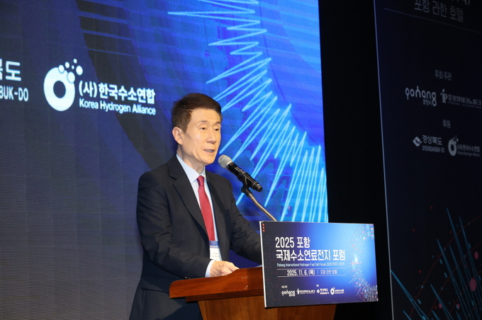 ▲ 2025 포항 국제수소연료전지 포럼(POFC 2025)이 6일 라한호텔 포항에서 국내외 수소 산업 전문가 200여 명이 참석한 가운데 열렸다.
