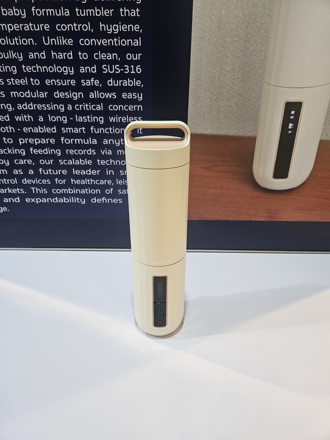 ▲ CES 2026에서  ‘혁신상’ 을 수상한 (주)올컴의 ‘스마트 온도조절 텀블러’.