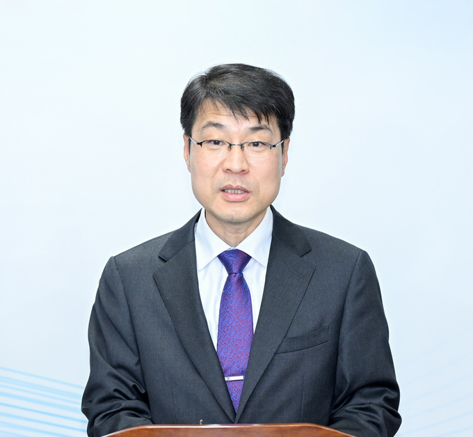 ▲ 김정기 대구시장 권한대행이 6일 오전 대구시의회 본회의장에서 2026년도 예산안 제출에 따른 ‘시정연설’을 하고 있다.