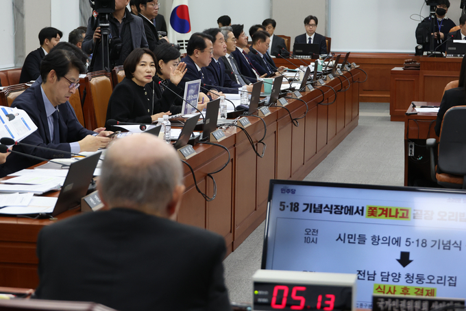 ▲ 더불어민주당 서미화 의원이 5일 서울 여의도 국회에서 열린 운영위원회의 국가인권위원회에 대한 국정감사에서 안창호 인권위원장에게 질의하고 있다.연합