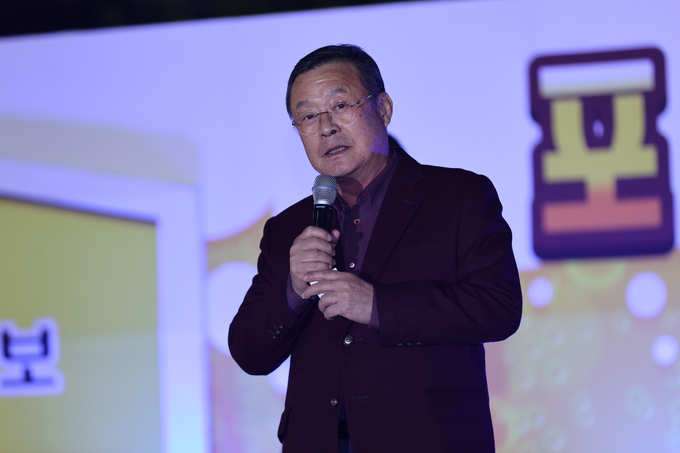 ▲ 포항치맥페스티벌이 7일 오후 포항시 남구 쌍용사거리 일원에서 열린 가운데 한국선 경북일보 사장이 인사말을 하고 있다.김영환 기자 yhk@kyongbuk.com