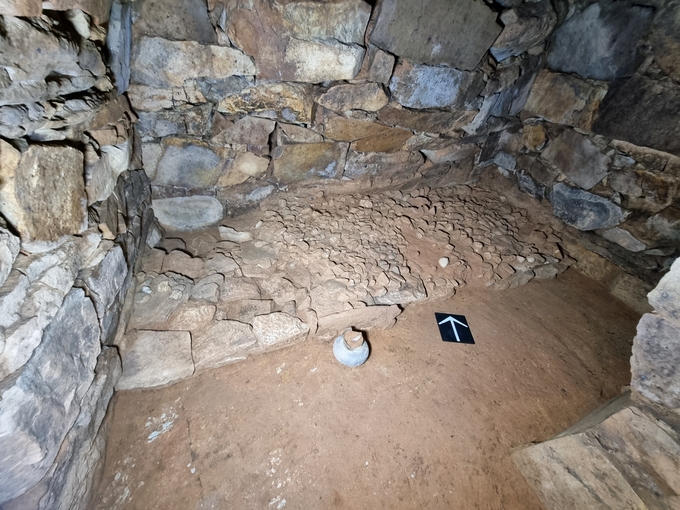 ▲ 고령 지산동 고분군(지산동 704호분) 석실묘 내부 모습