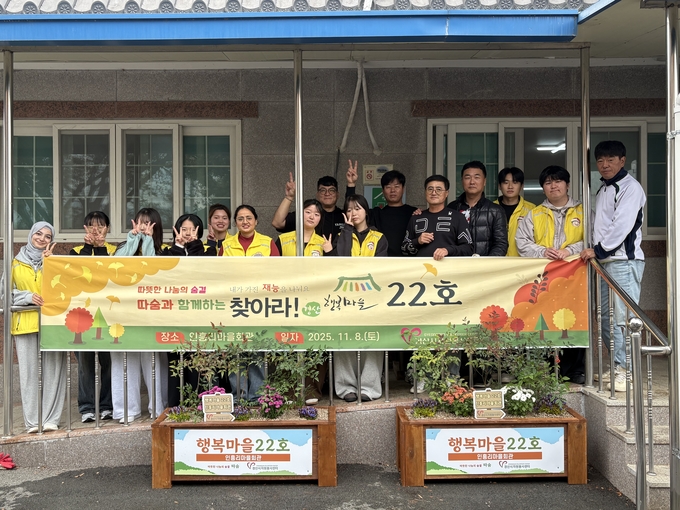 ▲ ‘세상에 전하고 싶은 따뜻한 온기와 생명의 기운’을 슬로건으로 새롭게 출발한 봉사단체 ‘따숨’과 경산시자원봉사센터가 손잡고 지역 어르신들의 건강한 여가 생활과 안전을 위해 봉사활동의 폭을 넓혔다. 경산자봉.