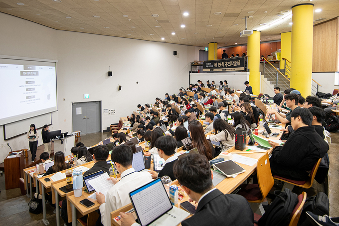 ▲ 대구한의대학교 한의과대학은 지난 11월 5일, 삼성캠퍼스 한의학관 413호에서 ‘제19회 홍의학술제’를 개최했다. 대구한의대‘