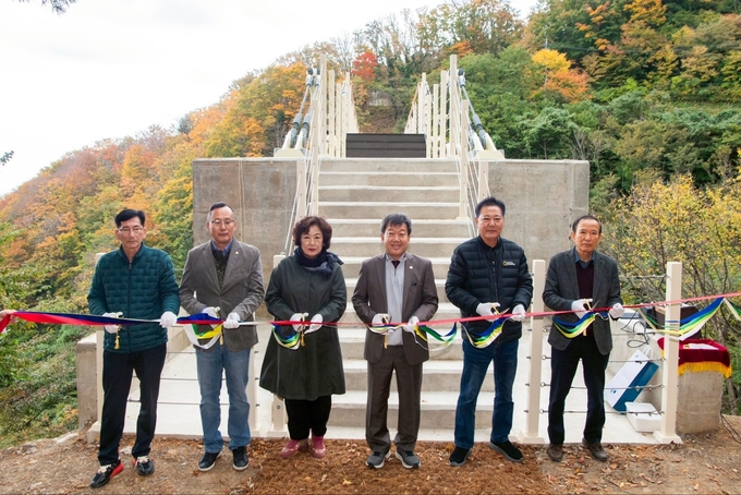 ▲ 울릉군(군수 남한권)은 지난 8일 울릉해담길 내수전-석포 구간‘울릉 울렁다리(석포 출렁다리)’ 준공식을 열고 본격적인 개방을 알렸다. 사진 울릉군