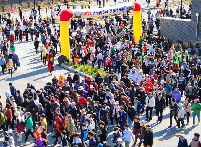 ▲ 영주시는 오는 15일 오전 9시 30분, 영주댐 일원에서 ‘2025 영주댐 전국 건강걷기대회’를 개최한다(지난해 자료사진)