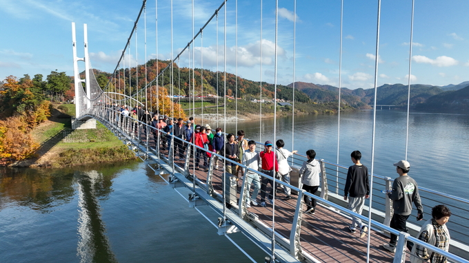 ▲ 영주시는 오는 15일 오전 9시 30분, 영주댐 일원에서 ‘2025 영주댐 전국 건강걷기대회’를 개최한다(지난해 자료사진)