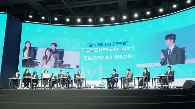 ▲ 경일대학교가 ‘2025 산학연협력 EXPO’에서 메타콘텐츠 기술 시연과 취·창업 경진대회를 석권하며 지역 혁신을 주도하는 실무형 대학으로서의 위상을 확고히 했다. ‘2025 산학연협력 EXPO’서 다양한 산학협력 우수성과 공개. 경일대.