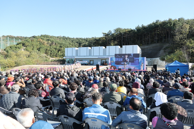▲ 포항시는 10일 흥해읍 대련리 산152 일원에서 임산물 유통 혁신의 거점이 될 ‘경상권역 임산물 물류터미널 준공식’을 개최했다.