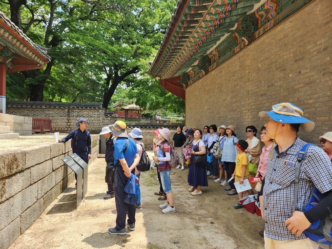 ▲ 문화유산 답사 하는 모습