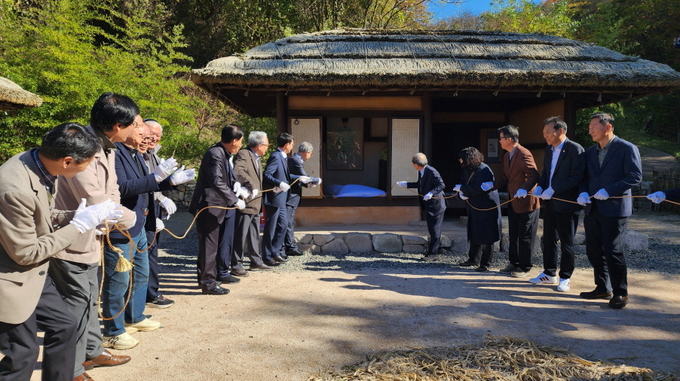 ▲ 포항시는 11일 장기면에서 ‘다산 정약용 선생 영정 전달식’을 개최했다.