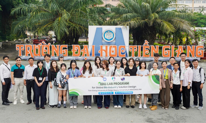 ▲ 대구한의대는 베트남 호치민과 띠엔장 지역에서 국제공동연구 협약(MOA) 체결을 비롯한 다양한 글로벌 창업 교류 프로그램을 운영했다. 띠엔장 대학 방문 후 기념촬영. 대구한의대.