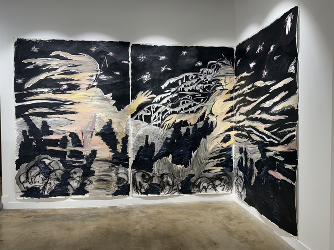 ▲ 박진영 작가가 11일 경북 의성군 안계미술관에서 열린 ‘빈집 일기’ 전시에 선보인 대형 드로잉 설치작. 안계미술관